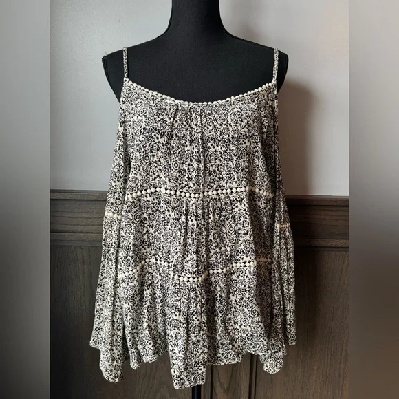 Maurices Black and Cream cold shoulder boho hippie Patterned Blouse M - Picture 1 of 9